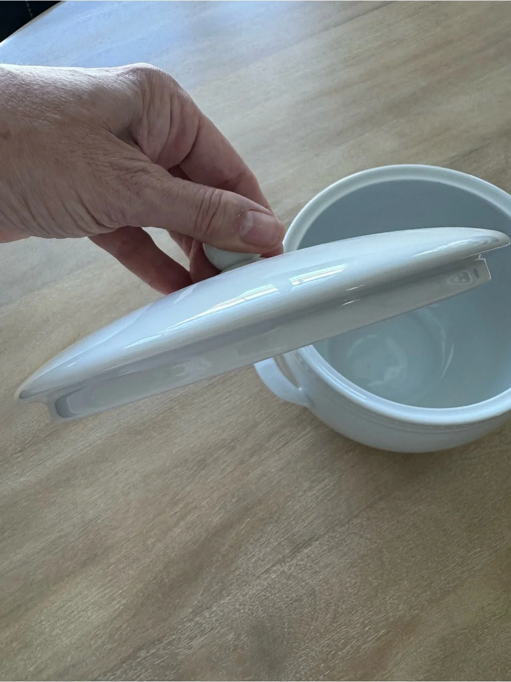 🤍NEVER USED🤍 Crate&Barrel Staccato White Ceramic Lidded Soup Tureen with Handles